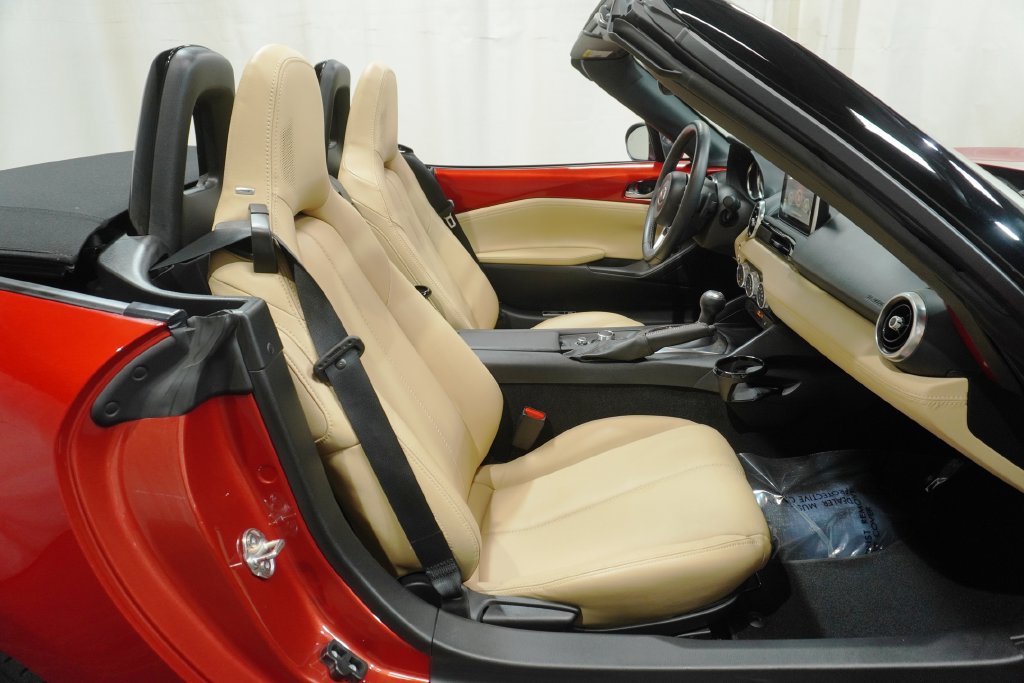 Used 2016 MAZDA MX-5 Miata Grand Touring RWD image 15