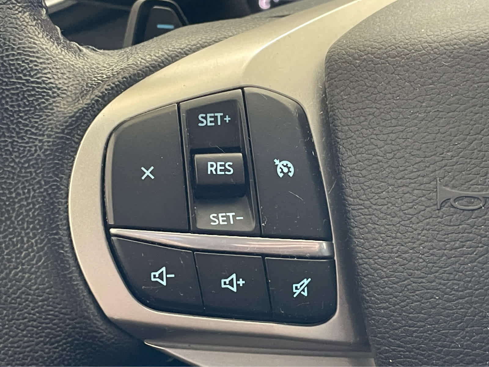 Used 2020 Ford Explorer XLT w/ Equipment Group 202A AWD/4WD image 22