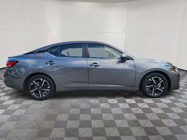 Used 2025 Nissan Sentra SV FWD image 4