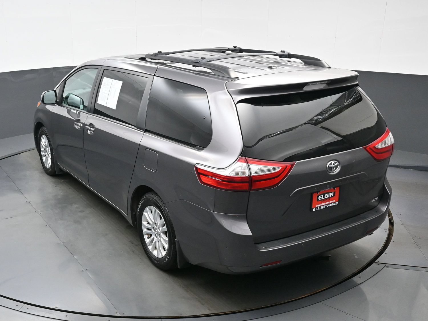 Used 2017 Toyota Sienna XLE w/ XLE Navigation Package FWD image 41