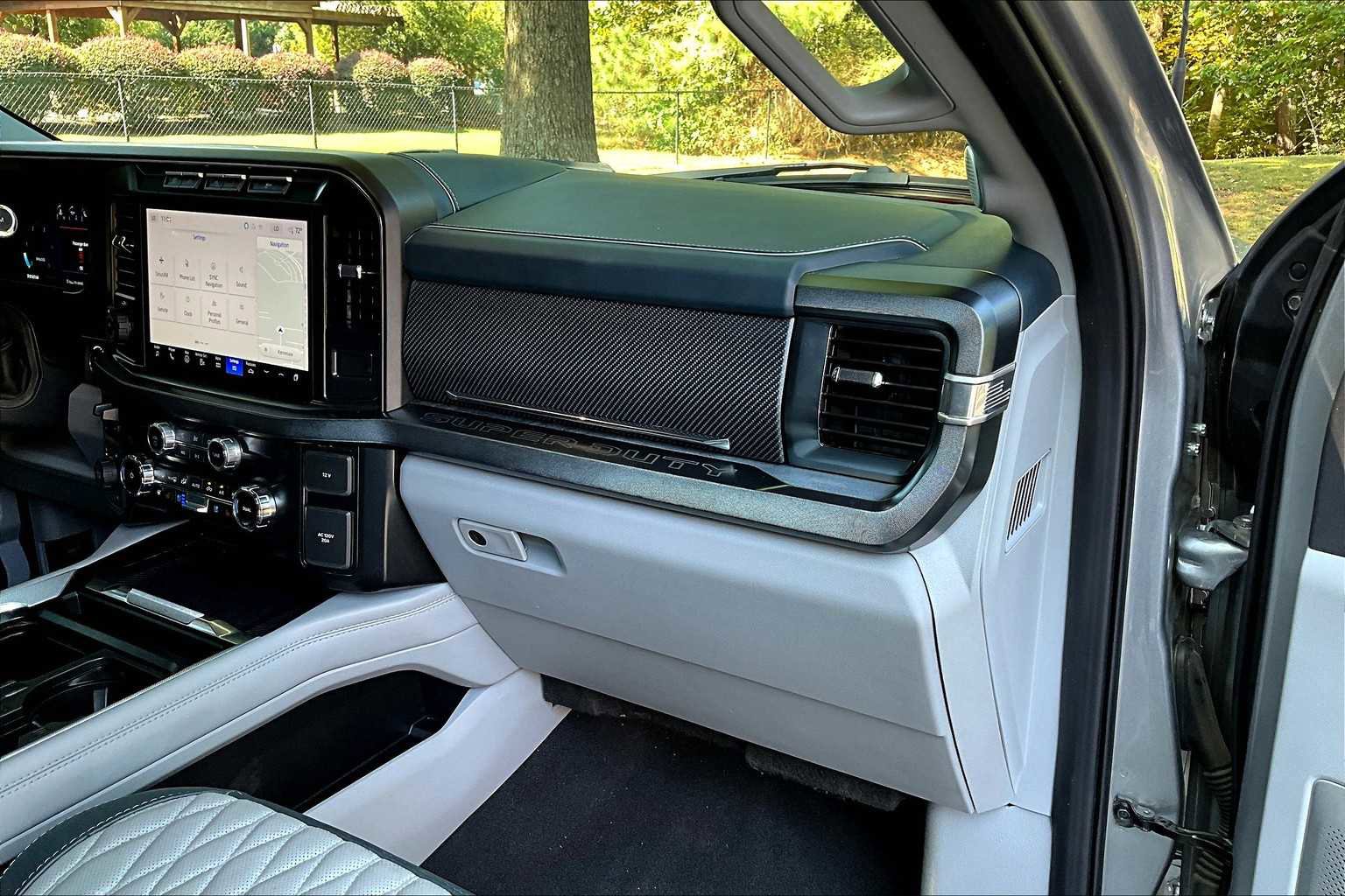 Used 2024 Ford F450 Limited image 18