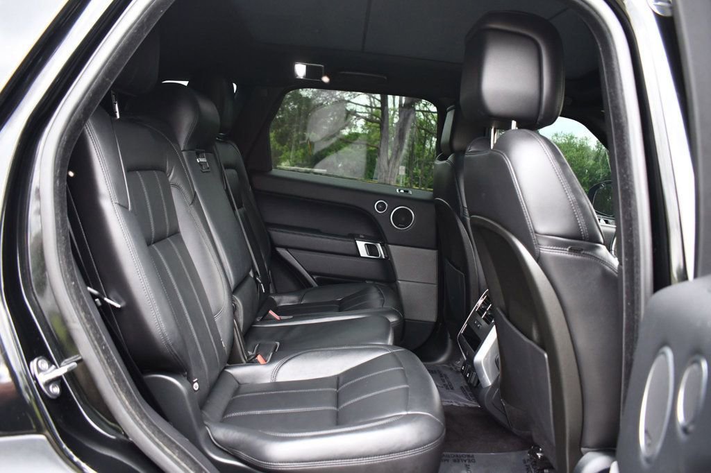 Used 2020 Land Rover Range Rover Sport SE image 19
