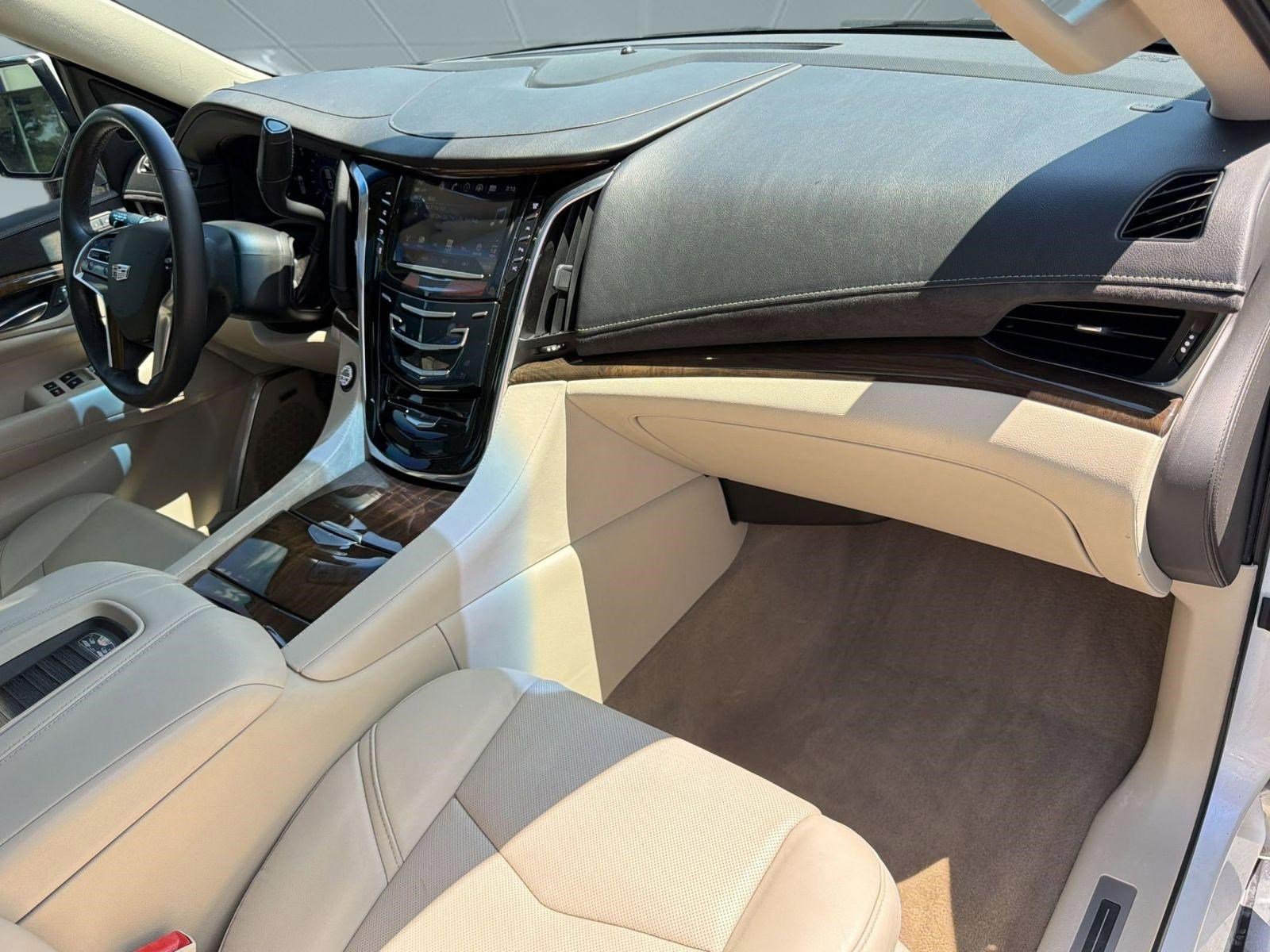 Used 2019 Cadillac Escalade ESV Luxury RWD image 29