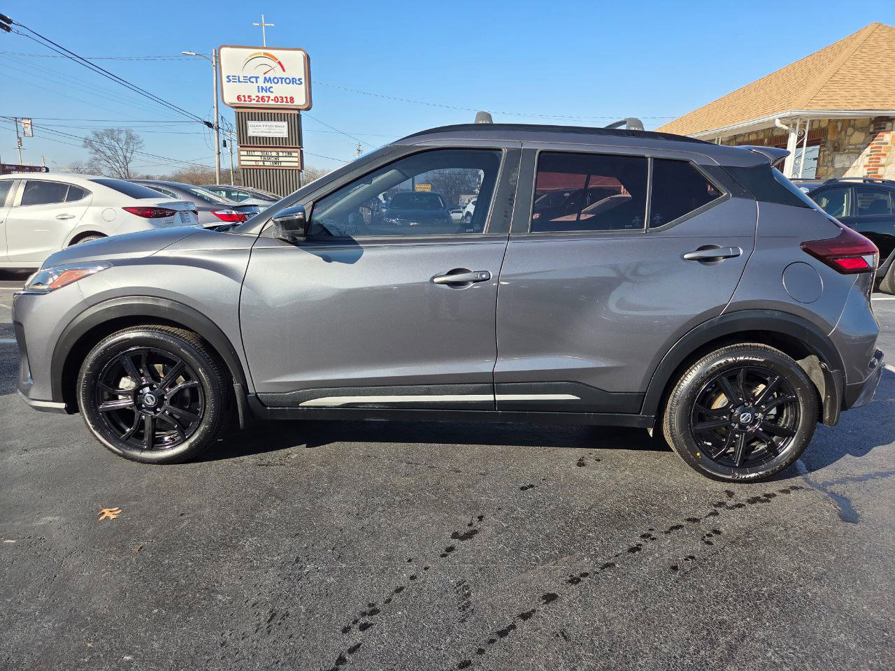 Used 2021 Nissan Kicks SR w/ Exterior Package image 3