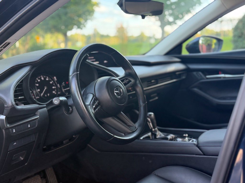 Used 2022 MAZDA MAZDA3 s FWD image 11