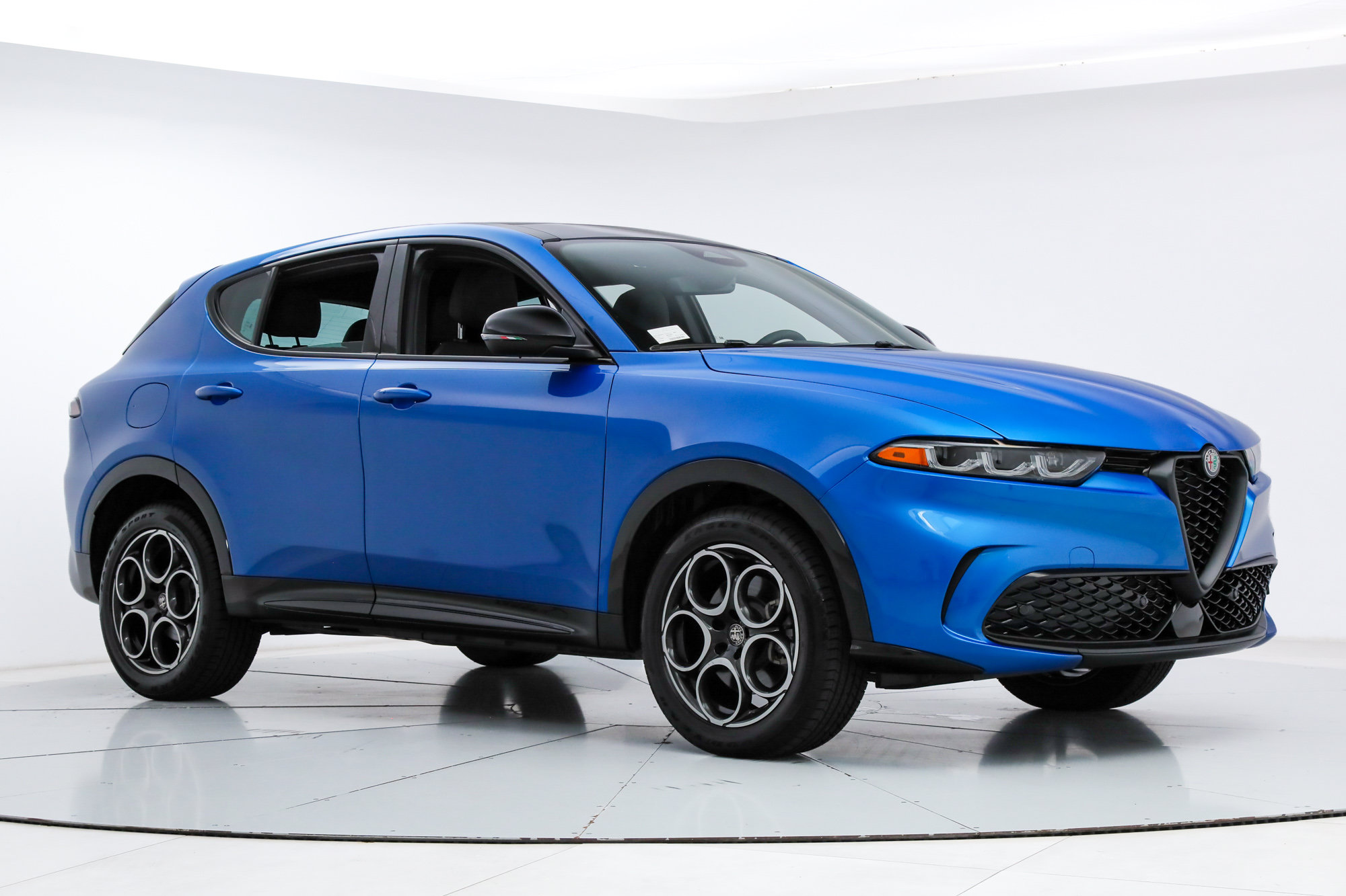 New 2025 Alfa Romeo Tonale w/ Premium Package AWD/4WD image 7
