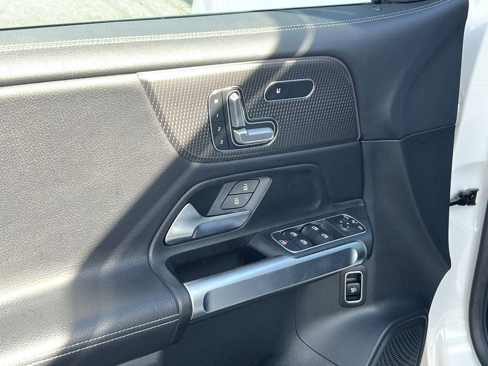 Used 2021 Mercedes-Benz GLB 250 4MATIC image 14