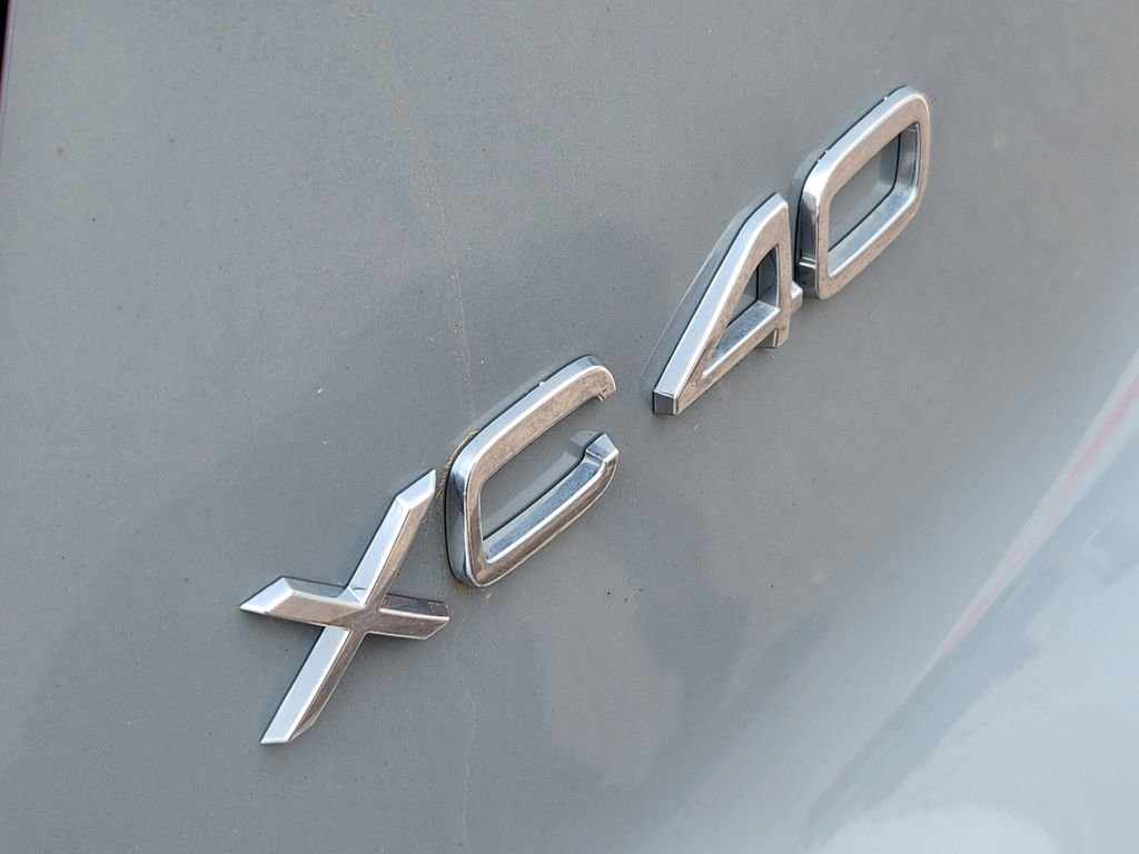 Used 2024 Volvo XC40 B5 Core image 11
