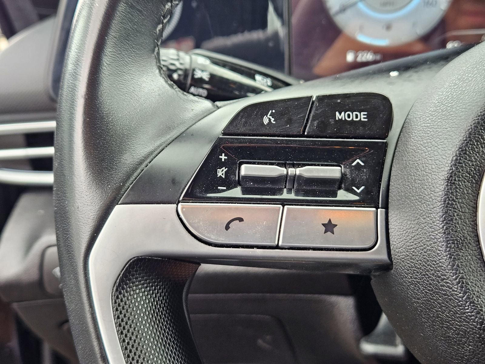 Used 2024 Hyundai Elantra SEL w/ Convenience Package FWD image 24