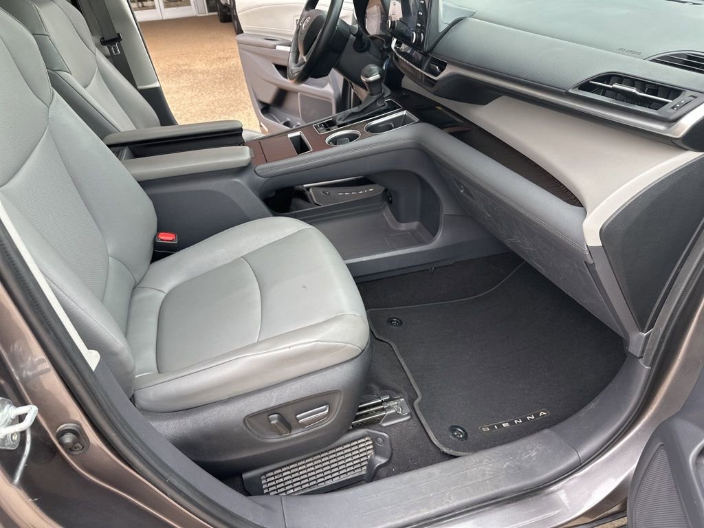 Used 2023 Toyota Sienna XLE w/ XLE Plus Package FWD image 19