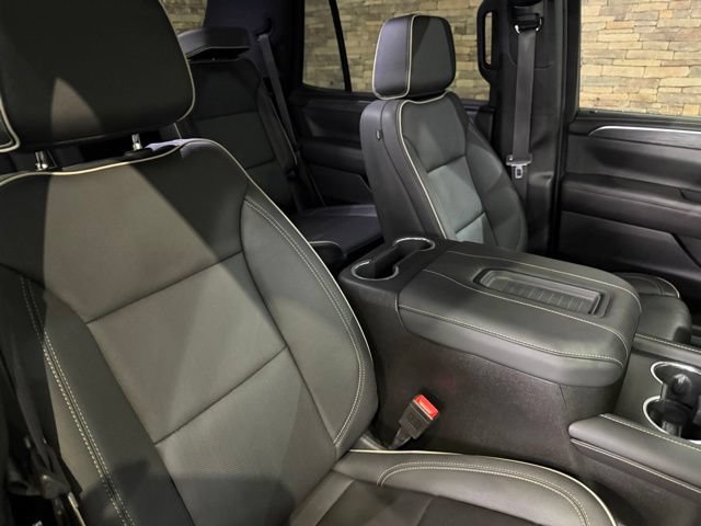Used 2023 GMC Yukon SLT w/ SLT Luxury Package AWD/4WD image 2