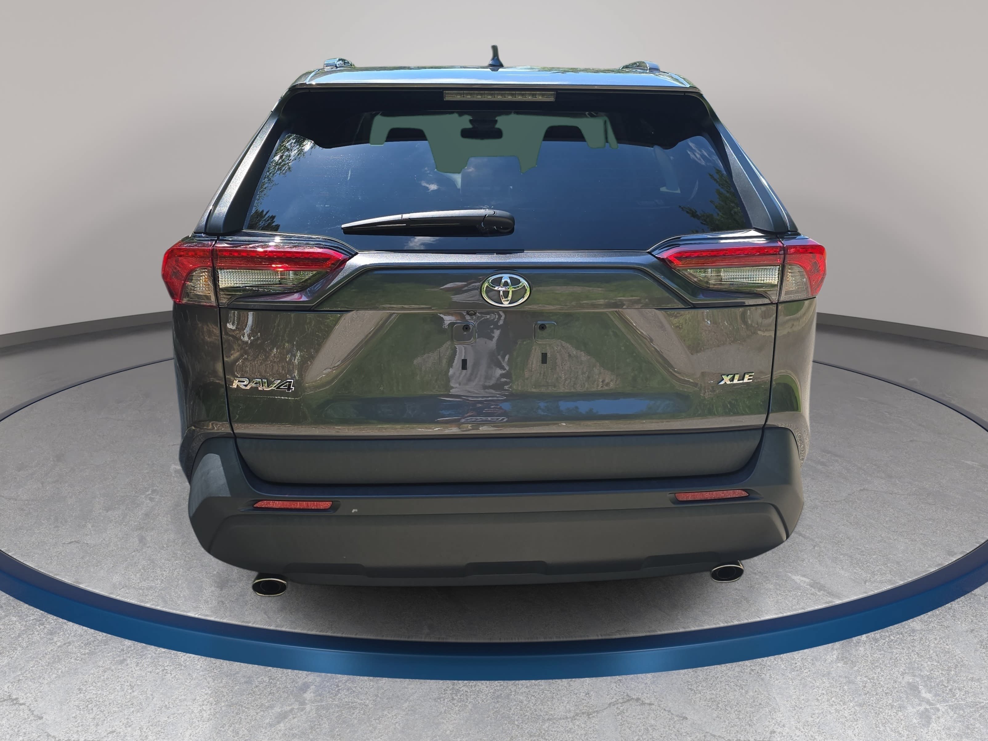 Used 2024 Toyota RAV4 XLE w/ Convenience Package FWD image 6