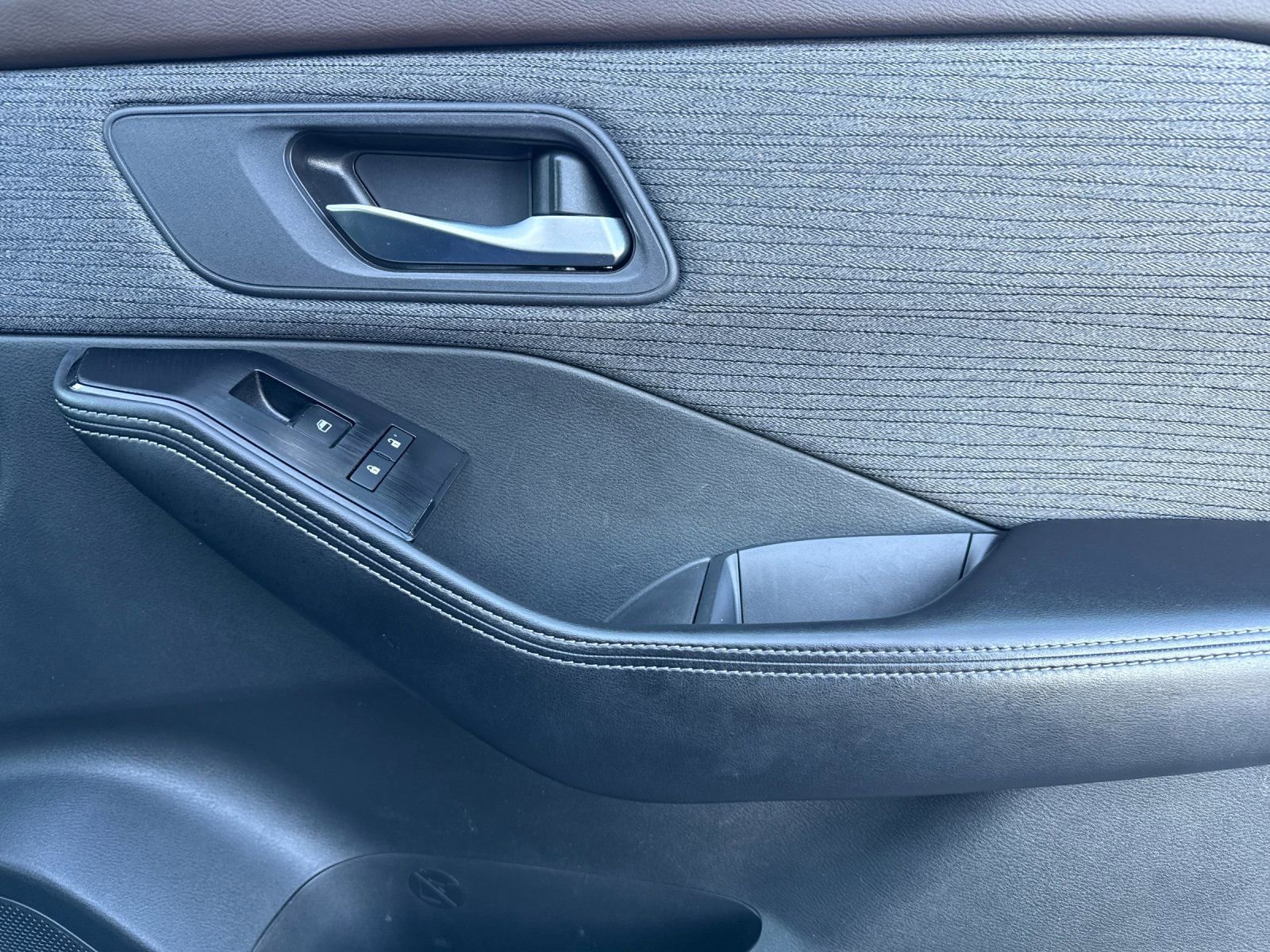 Used 2023 Nissan Rogue SV image 19