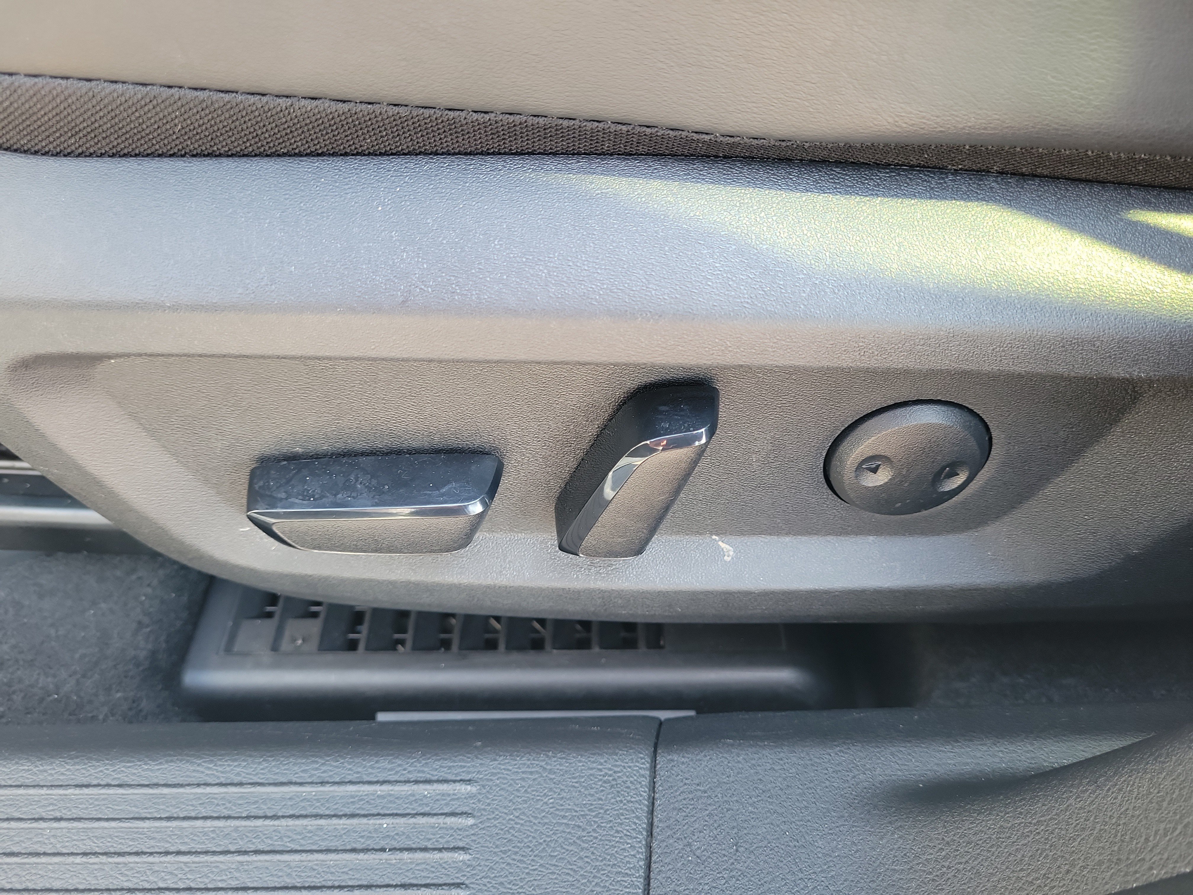 Certified 2024 Nissan Rogue Platinum FWD image 14