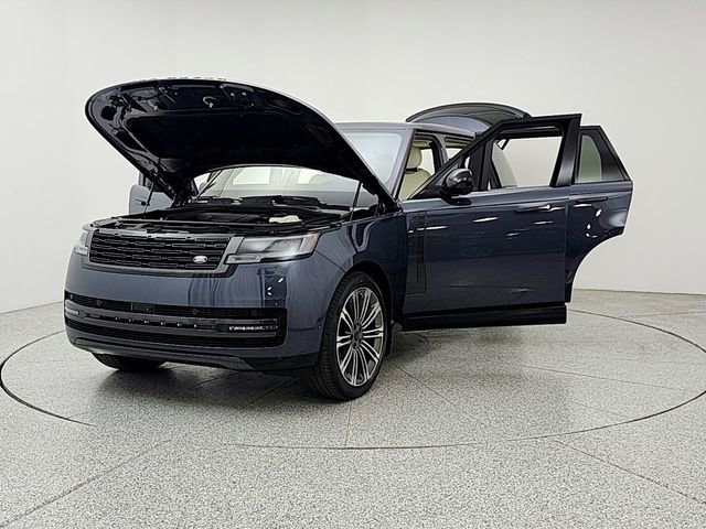 New 2026 Land Rover Range Rover Long Wheelbase SE AWD/4WD image 9
