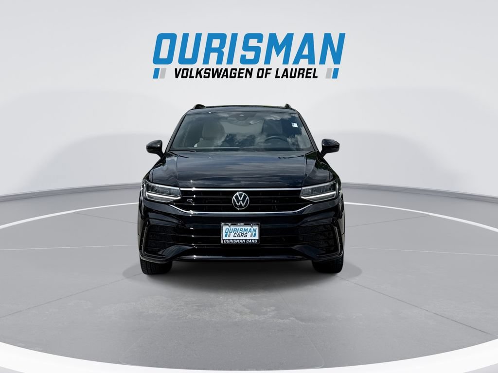 Used 2024 Volkswagen Tiguan SE R-Line AWD/4WD image 3