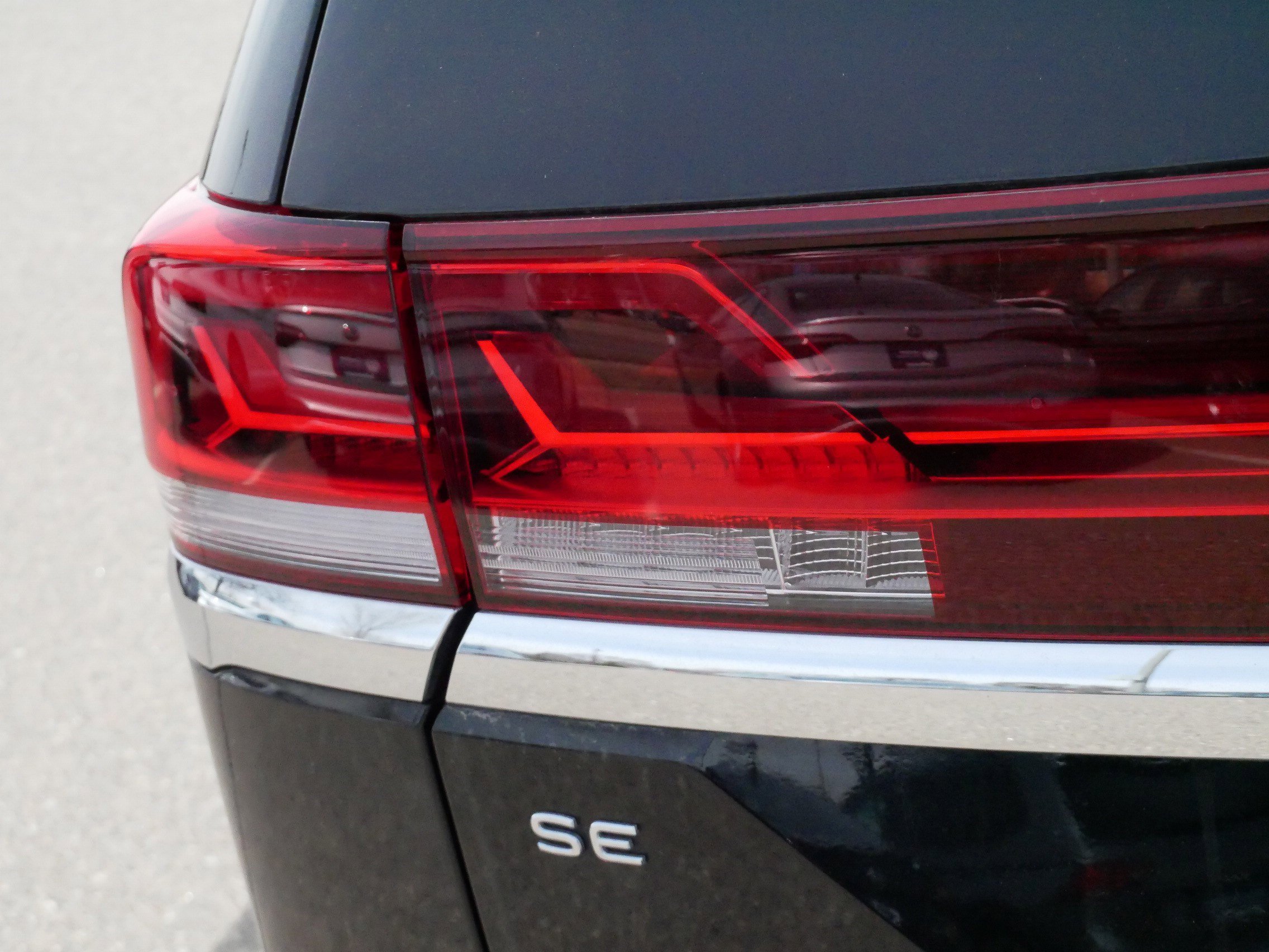Certified 2024 Volkswagen Atlas SE image 17