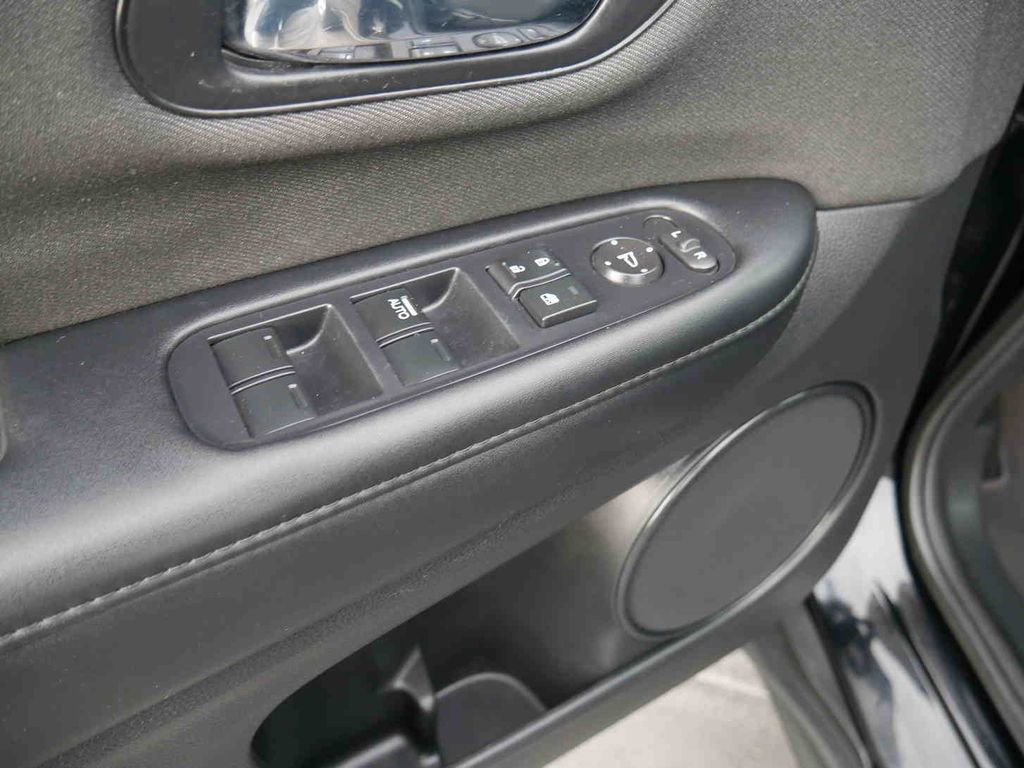 Used 2022 Honda HR-V LX image 25