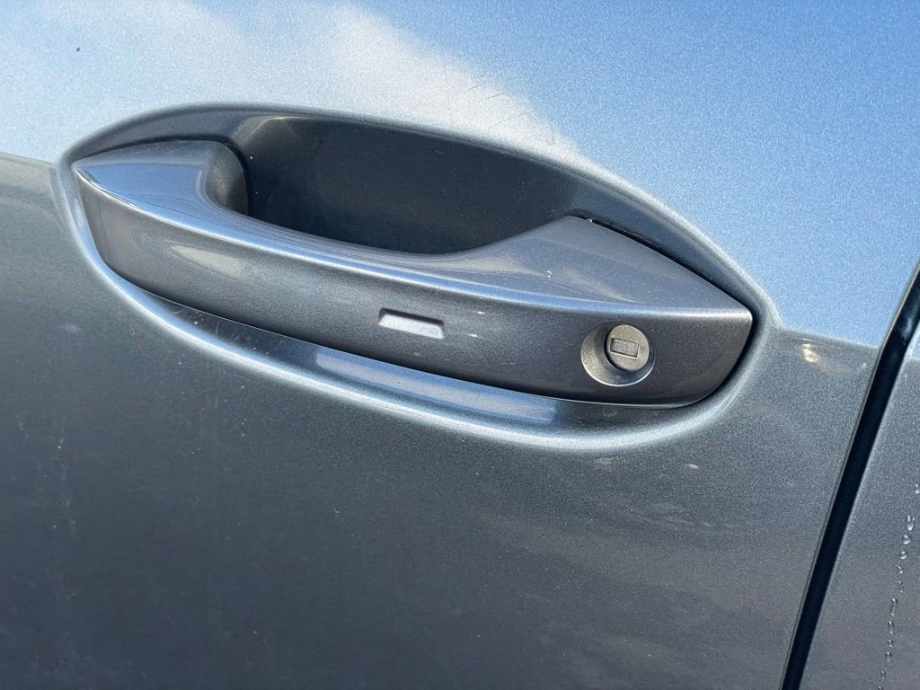 Certified 2025 Volkswagen Tiguan SE R-Line image 26