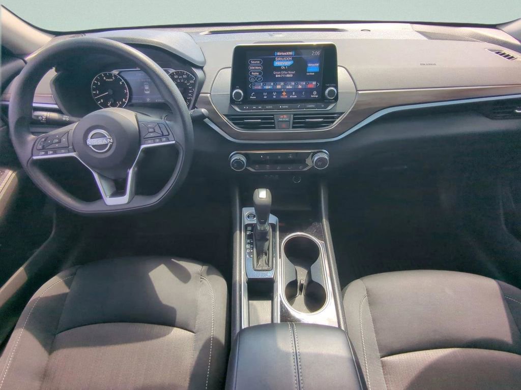 Used 2024 Nissan Altima 2.5 SV image 15