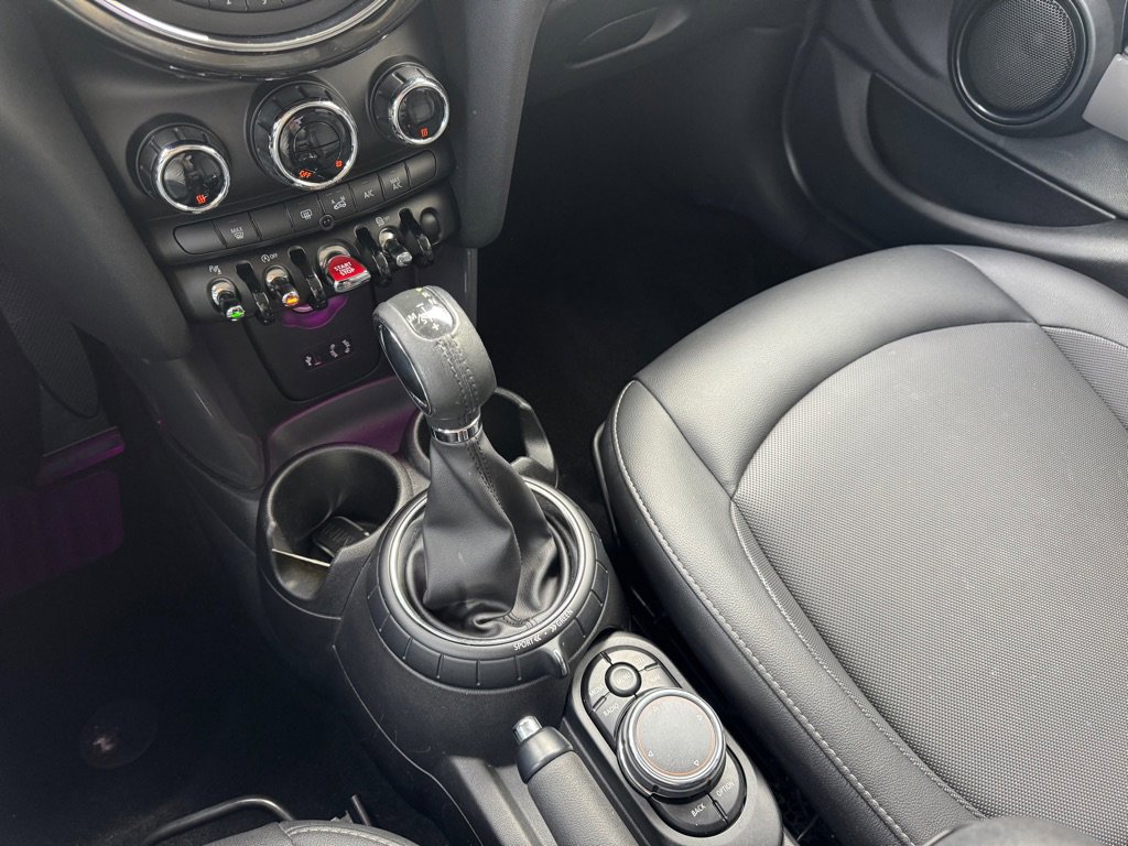 Used 2016 MINI Cooper 4-Door Hardtop image 16