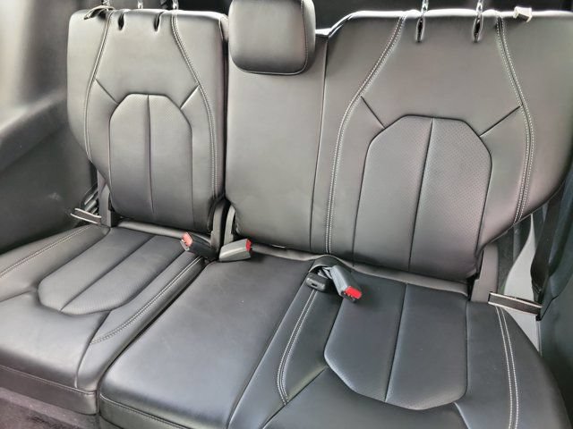 Used 2026 Chrysler Pacifica Select FWD image 16
