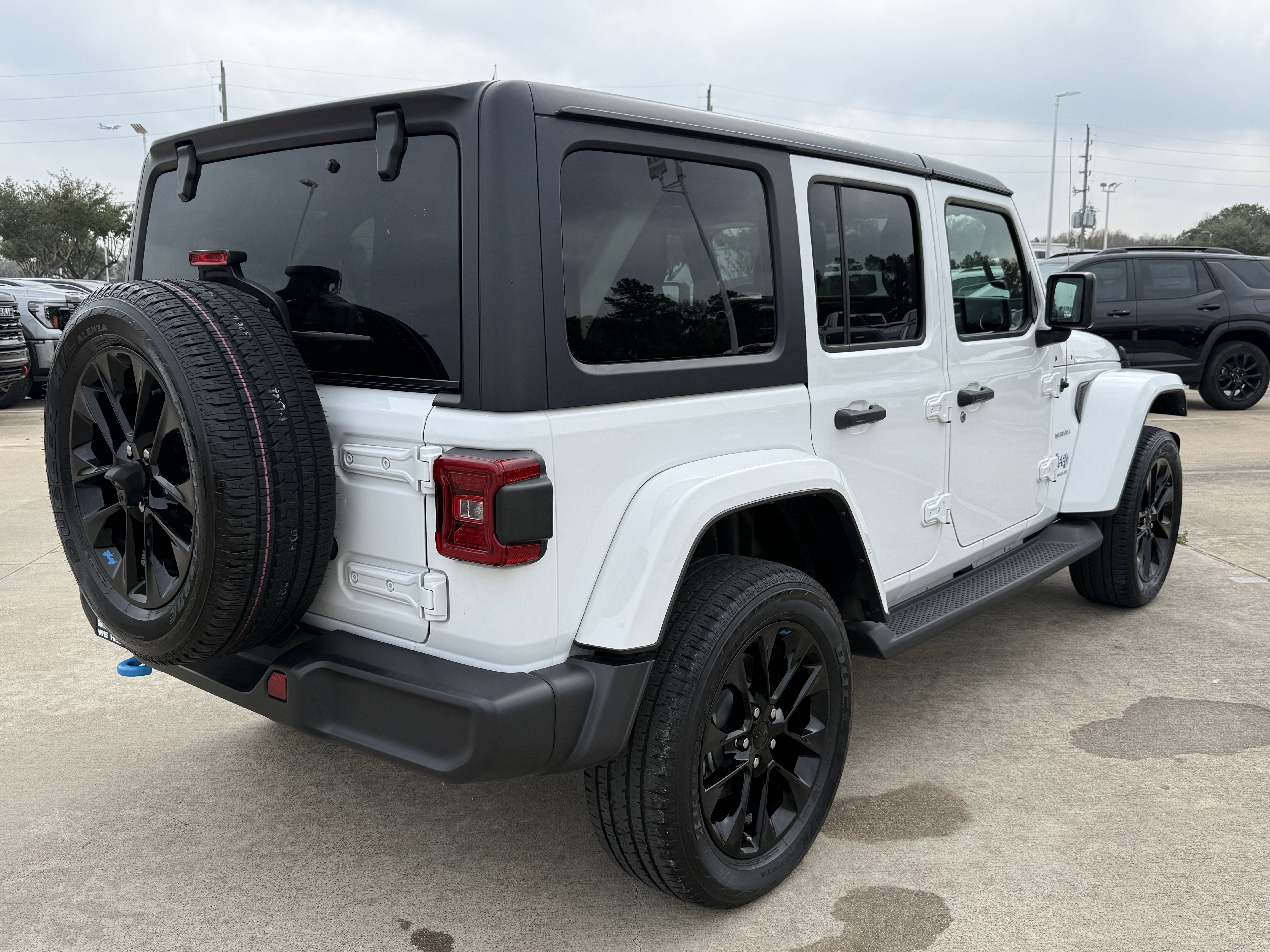 Used 2023 Jeep Wrangler Sahara image 5