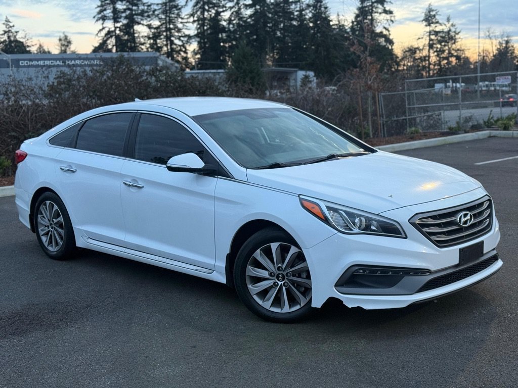 Used 2015 Hyundai Sonata Sport w/ Option Group 04 FWD image 3