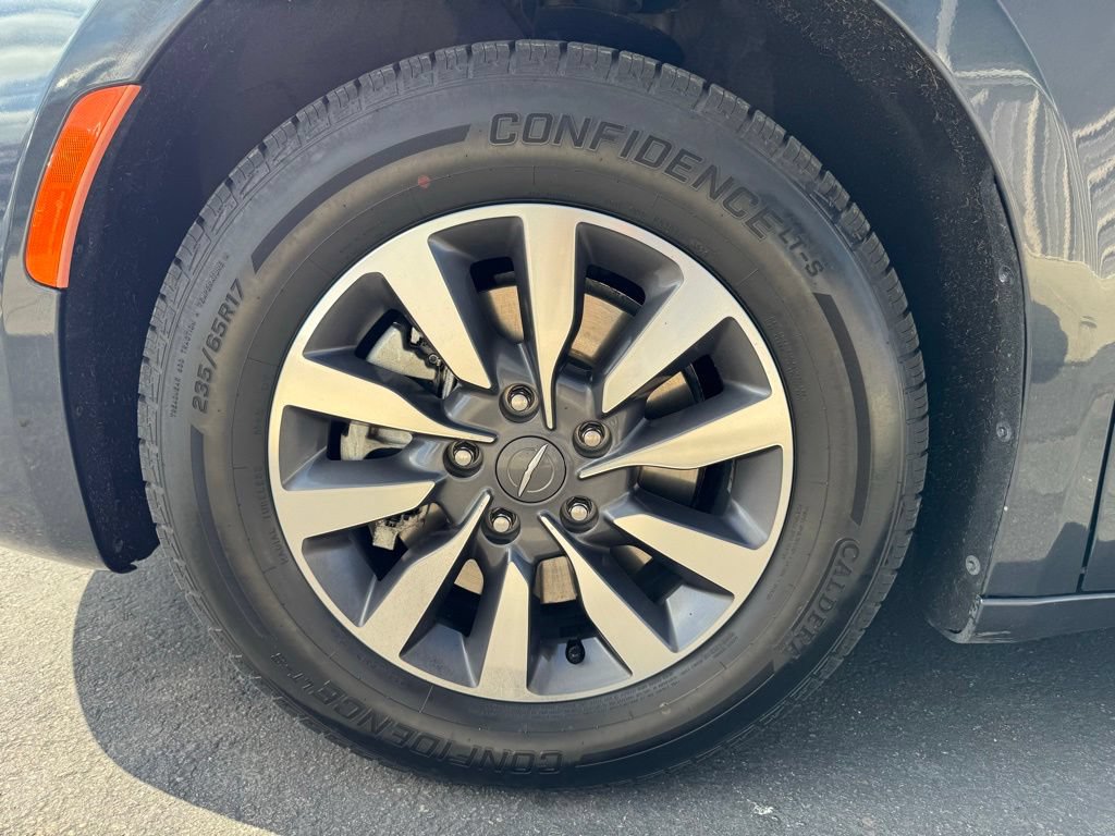 Used 2021 Chrysler Pacifica Touring-L FWD image 24