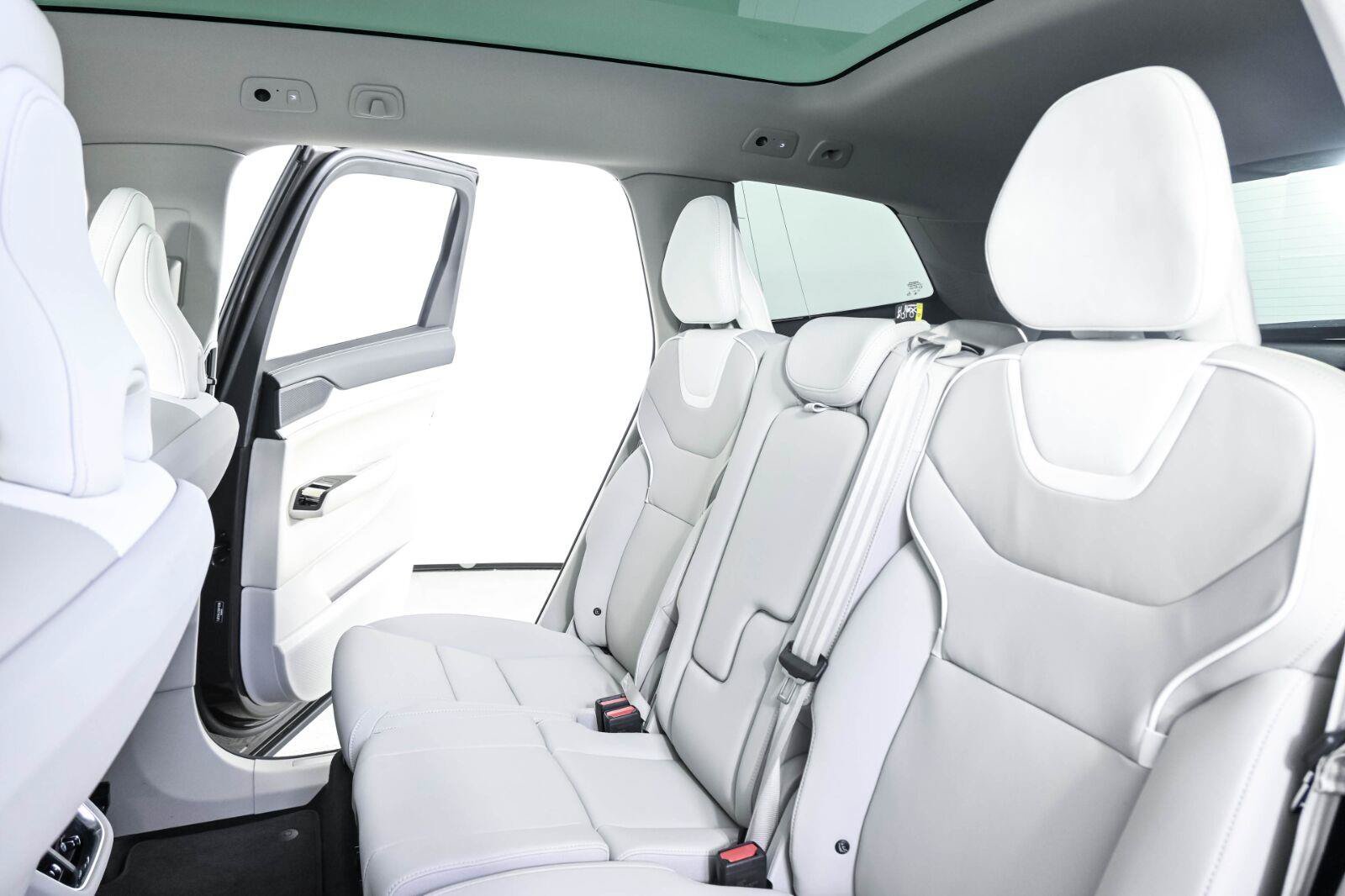 Used 2025 Volvo EX90 Ultra AWD/4WD image 20