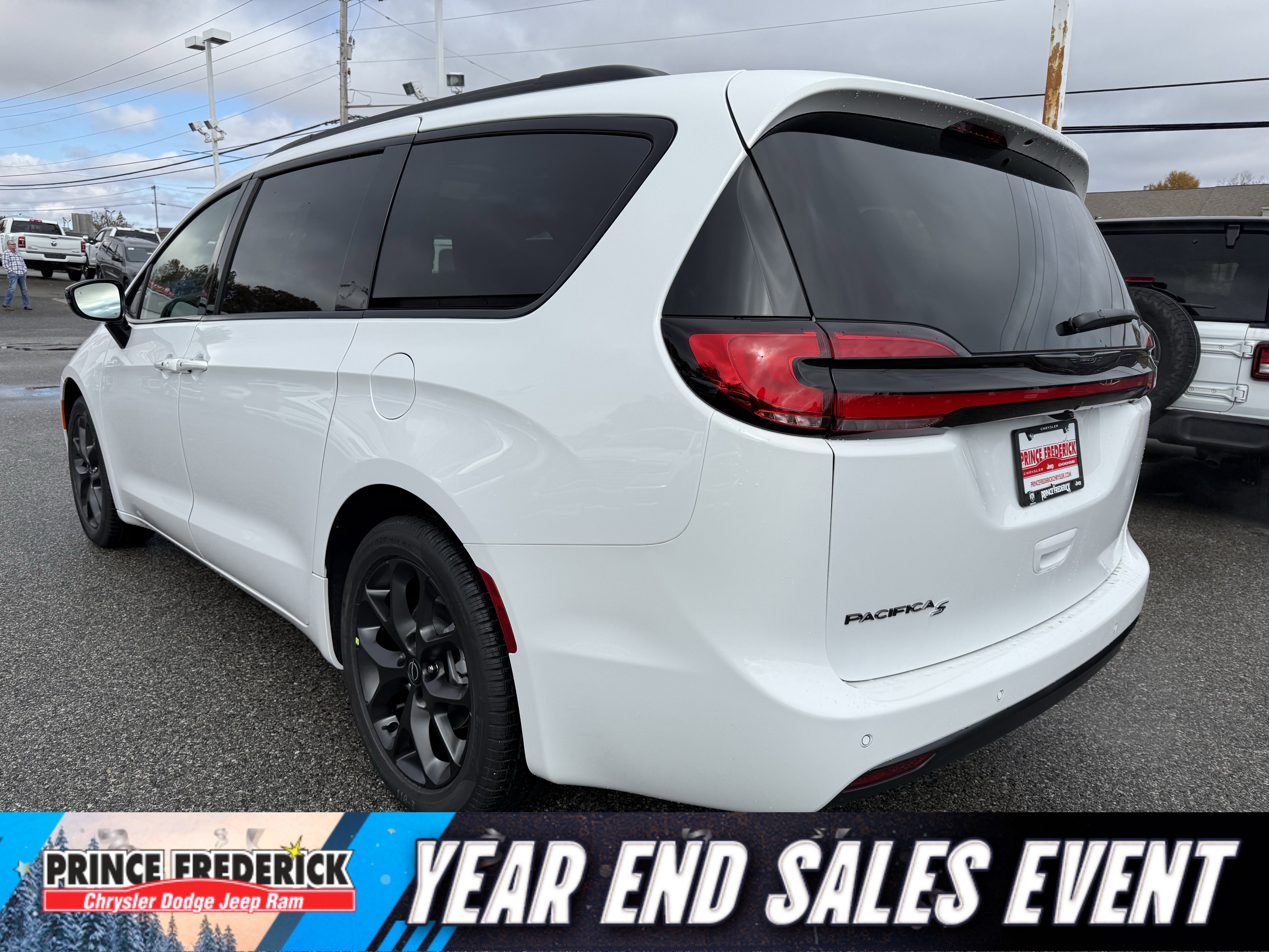 New 2026 Chrysler Pacifica Select image 5