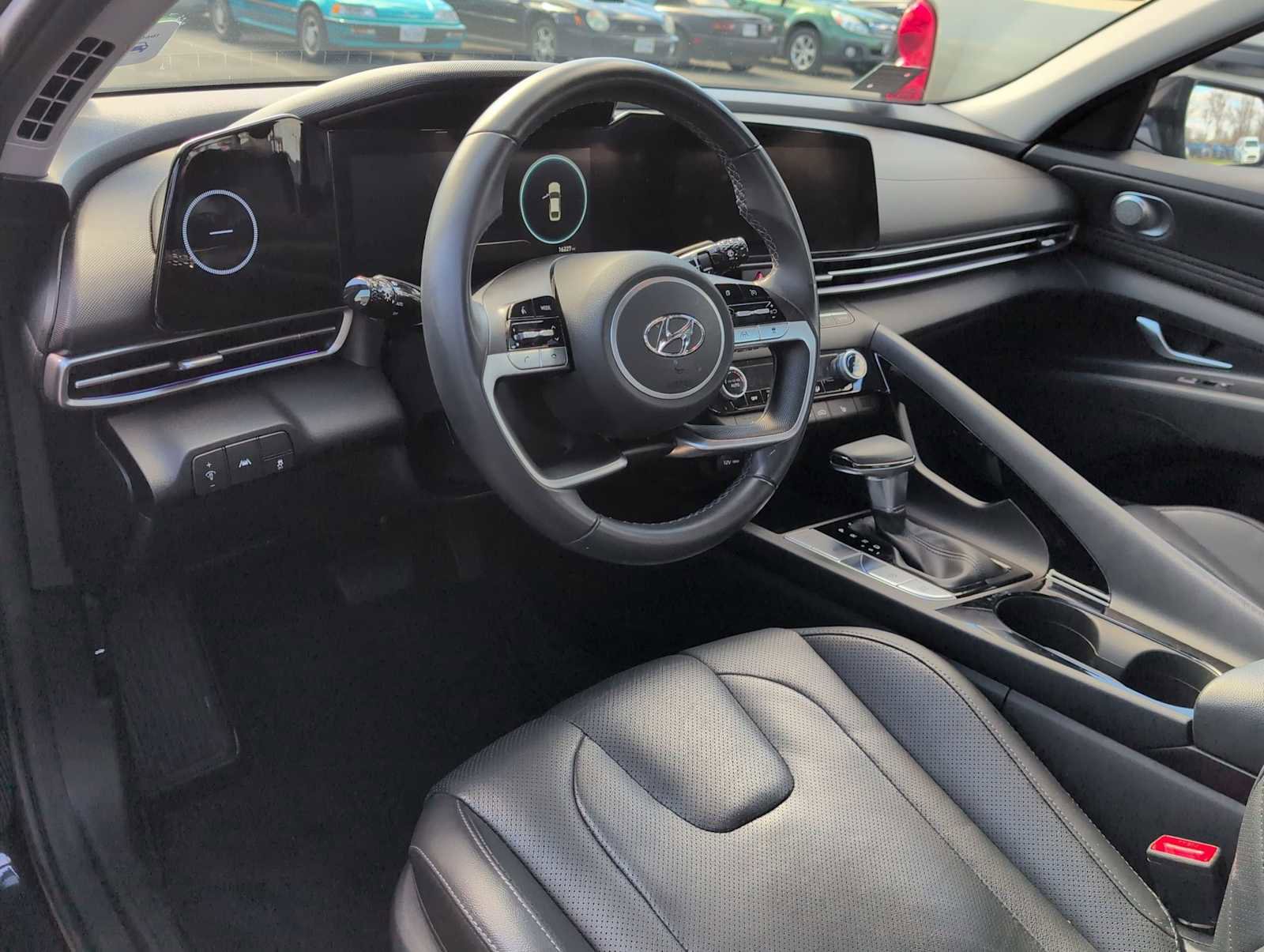 Used 2023 Hyundai Elantra Limited image 10