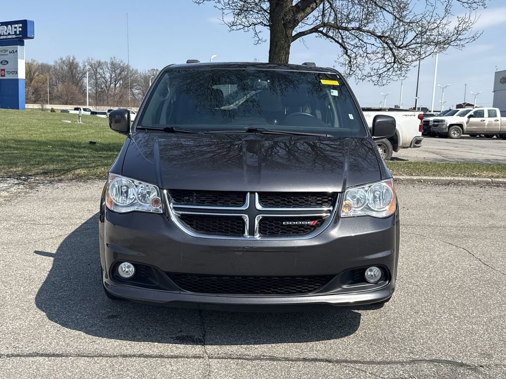 Used 2017 Dodge Grand Caravan SXT image 3