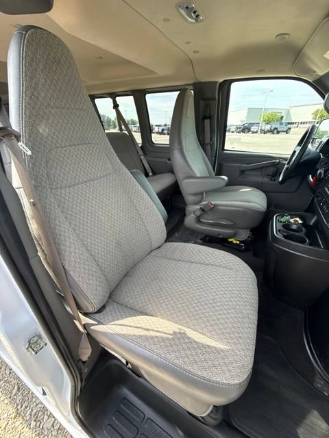 Used 2025 Chevrolet Express 3500 LT w/ LT Preferred Equipment Group RWD image 30
