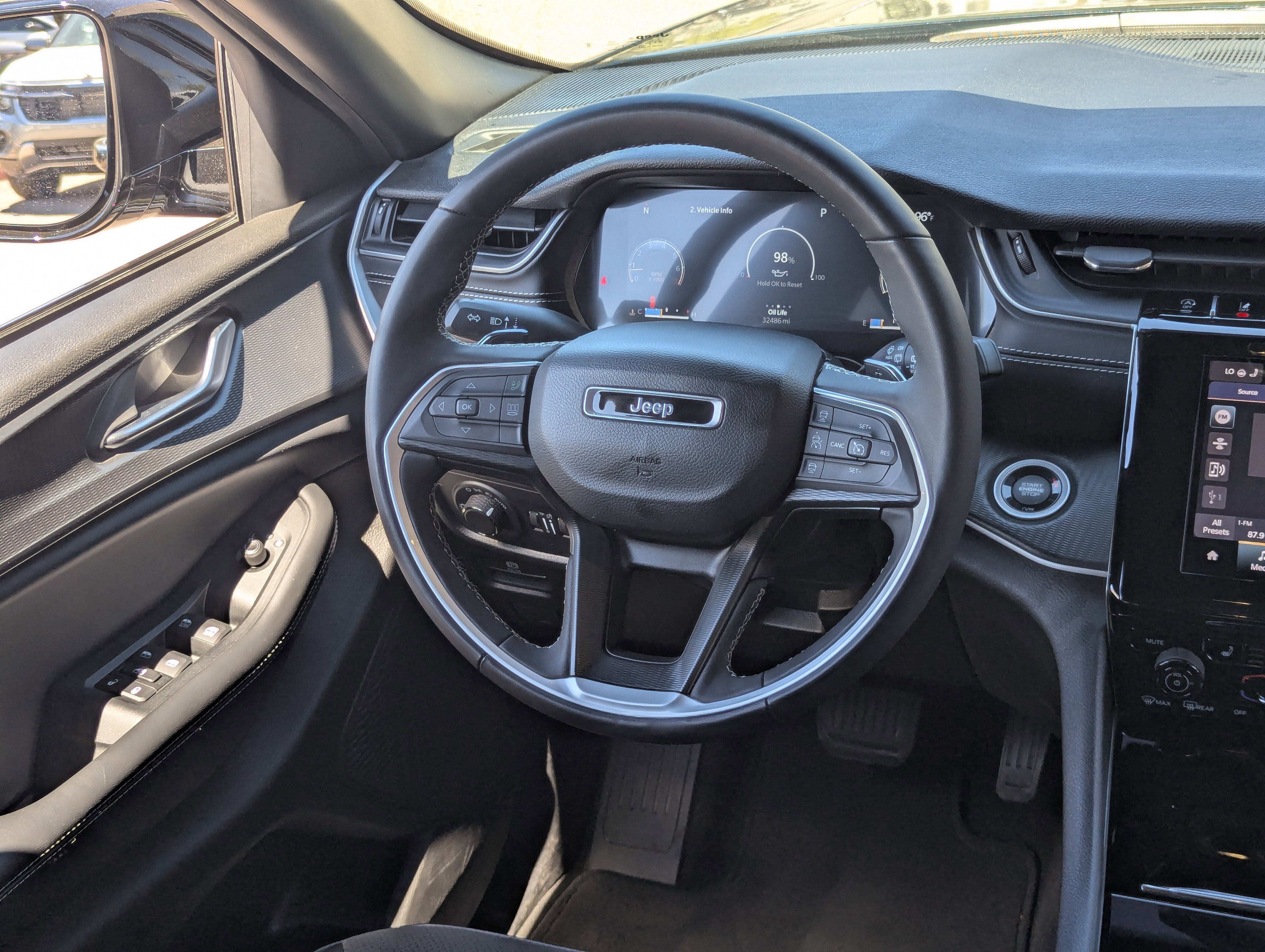 Used 2023 Jeep Grand Cherokee Altitude image 13