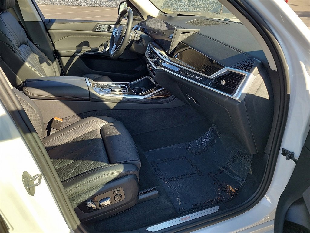 Used 2024 BMW X7 xDrive40i image 17