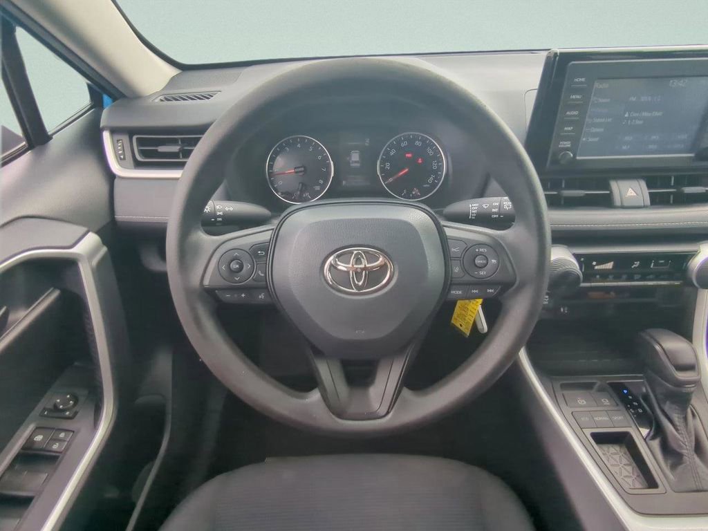 Used 2019 Toyota RAV4 LE image 16