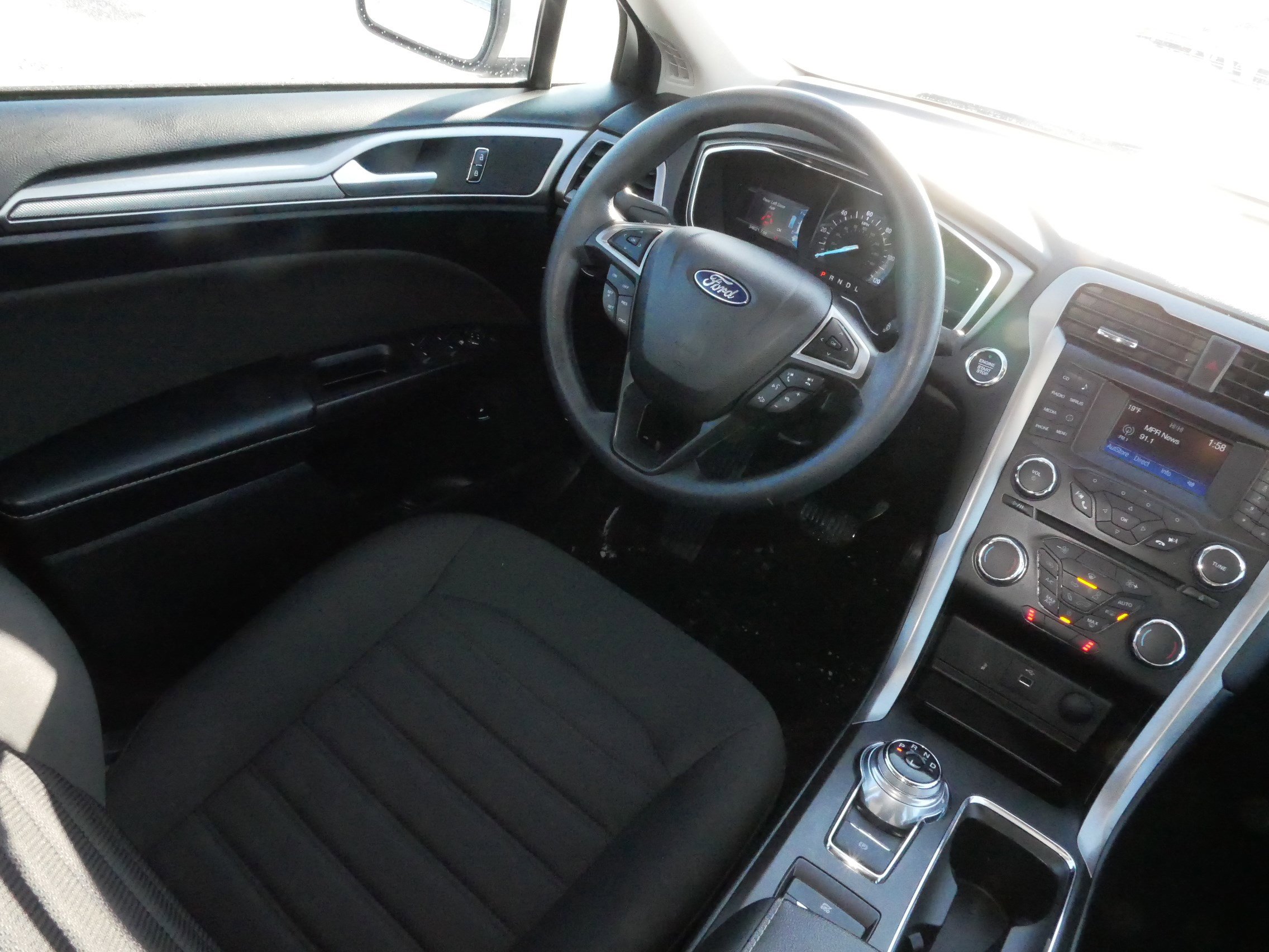 Used 2018 Ford Fusion SE image 9