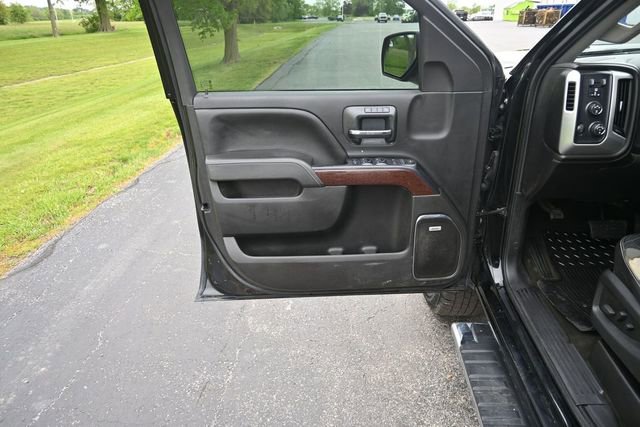 Used 2016 GMC Sierra 2500 SLT w/ Duramax Plus Package AWD/4WD image 12