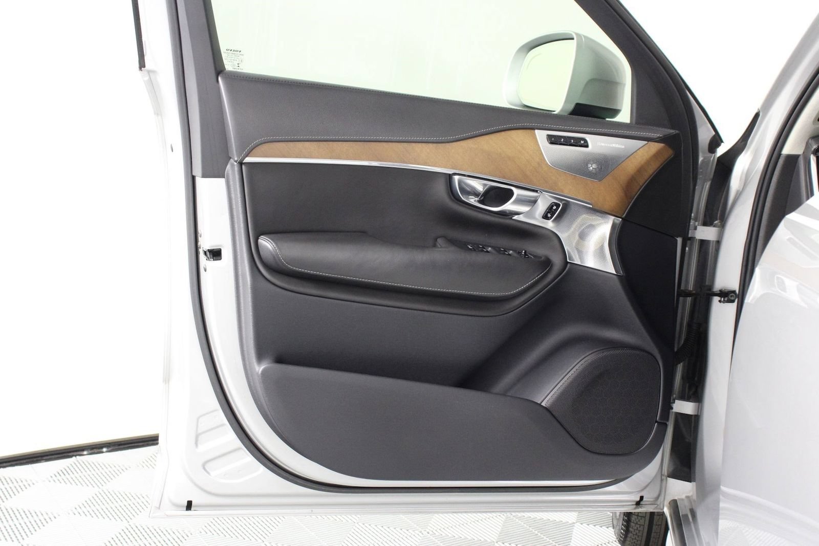 Used 2017 Volvo XC90 T8 Inscription w/ Luxury Package AWD/4WD image 17
