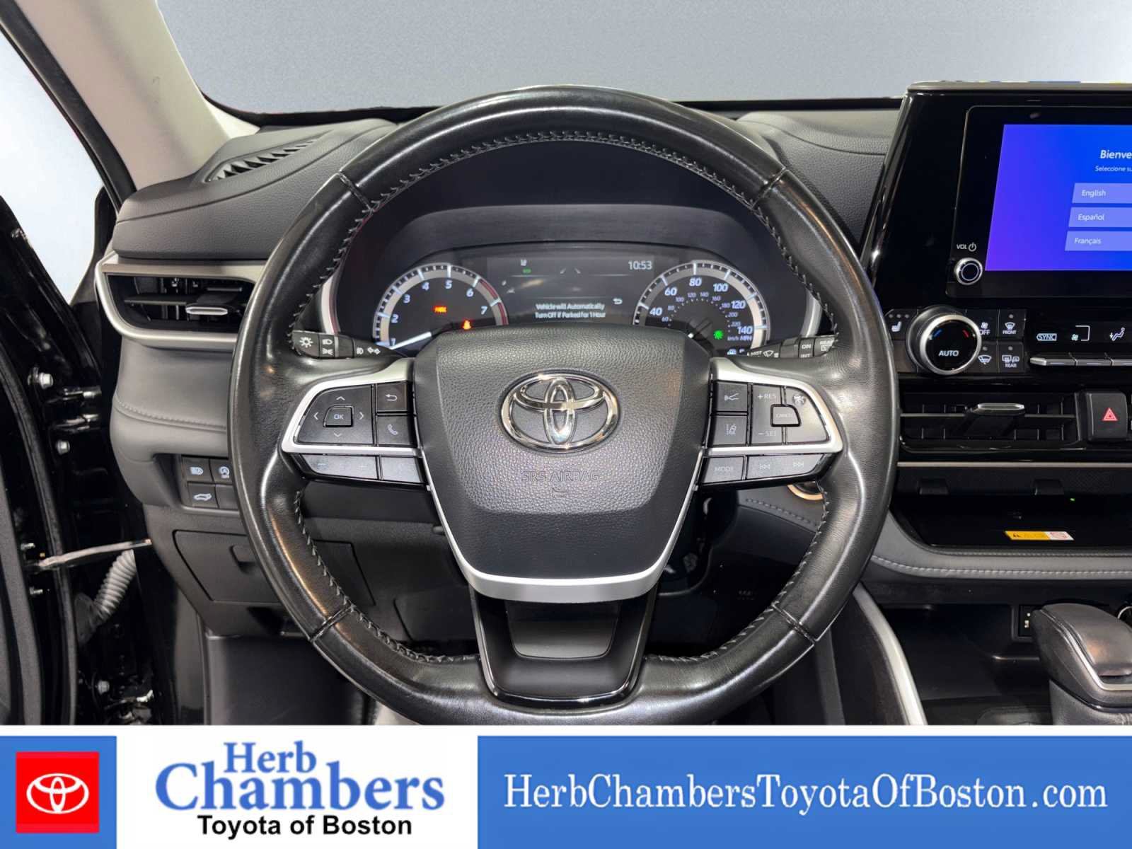 Used 2024 Toyota Highlander XLE AWD/4WD image 16