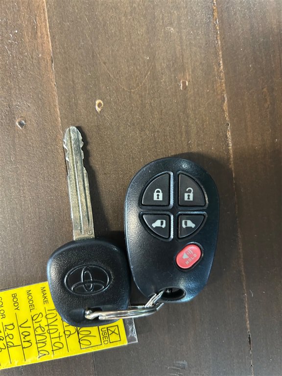 Used 2012 Toyota Sienna LE w/ Towing Pkg AWD/4WD image 30