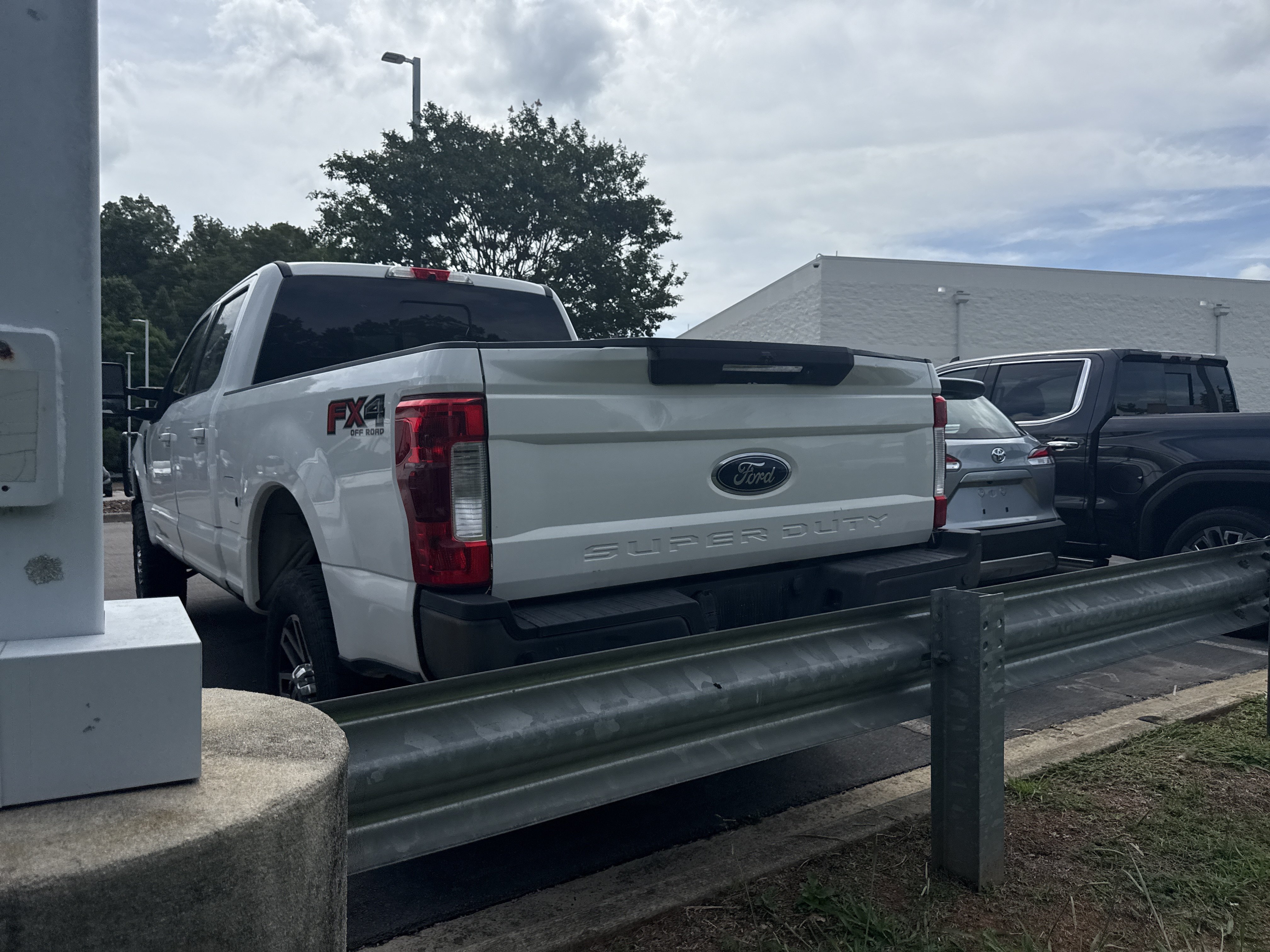 Used 2019 Ford F250 Lariat w/ Lariat Ultimate Package AWD/4WD image 9