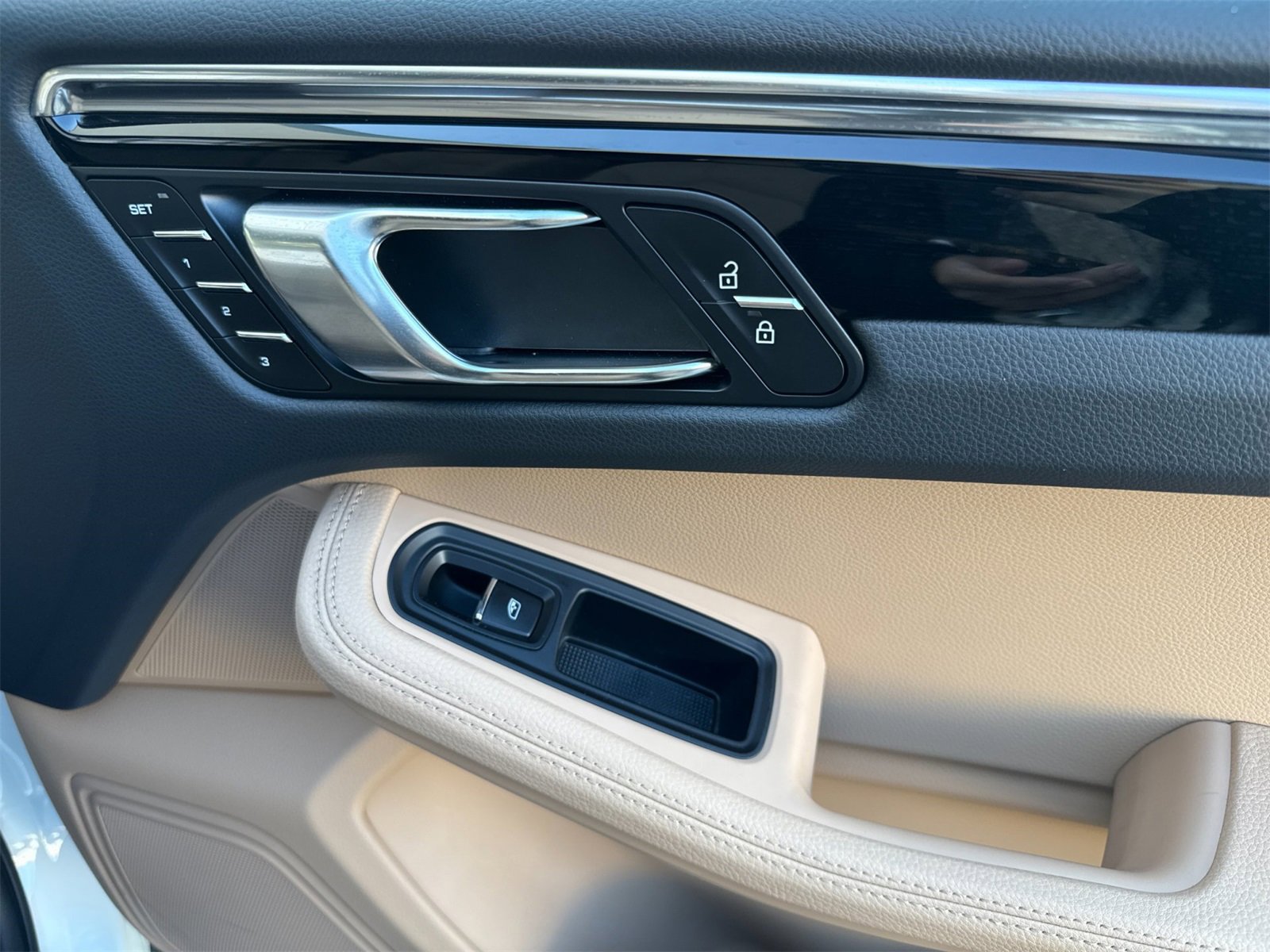 Used 2025 Porsche Macan image 20