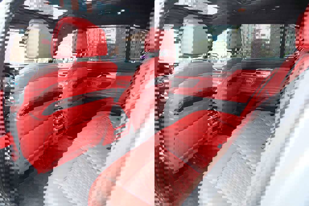 Used 2021 BMW 750i xDrive w/ Executive Package image 22