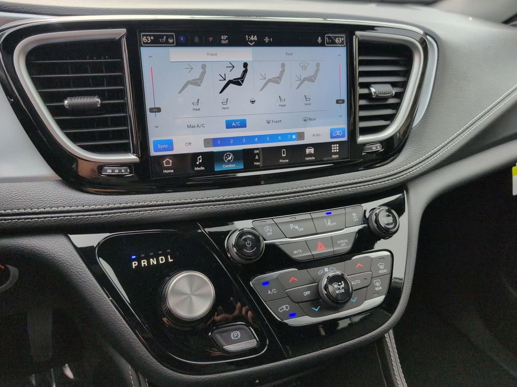 New 2026 Chrysler Pacifica Limited w/ Uconnect Theater Family Group image 15