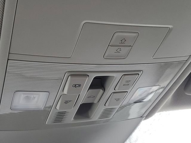 Used 2025 Volkswagen Taos SE image 31