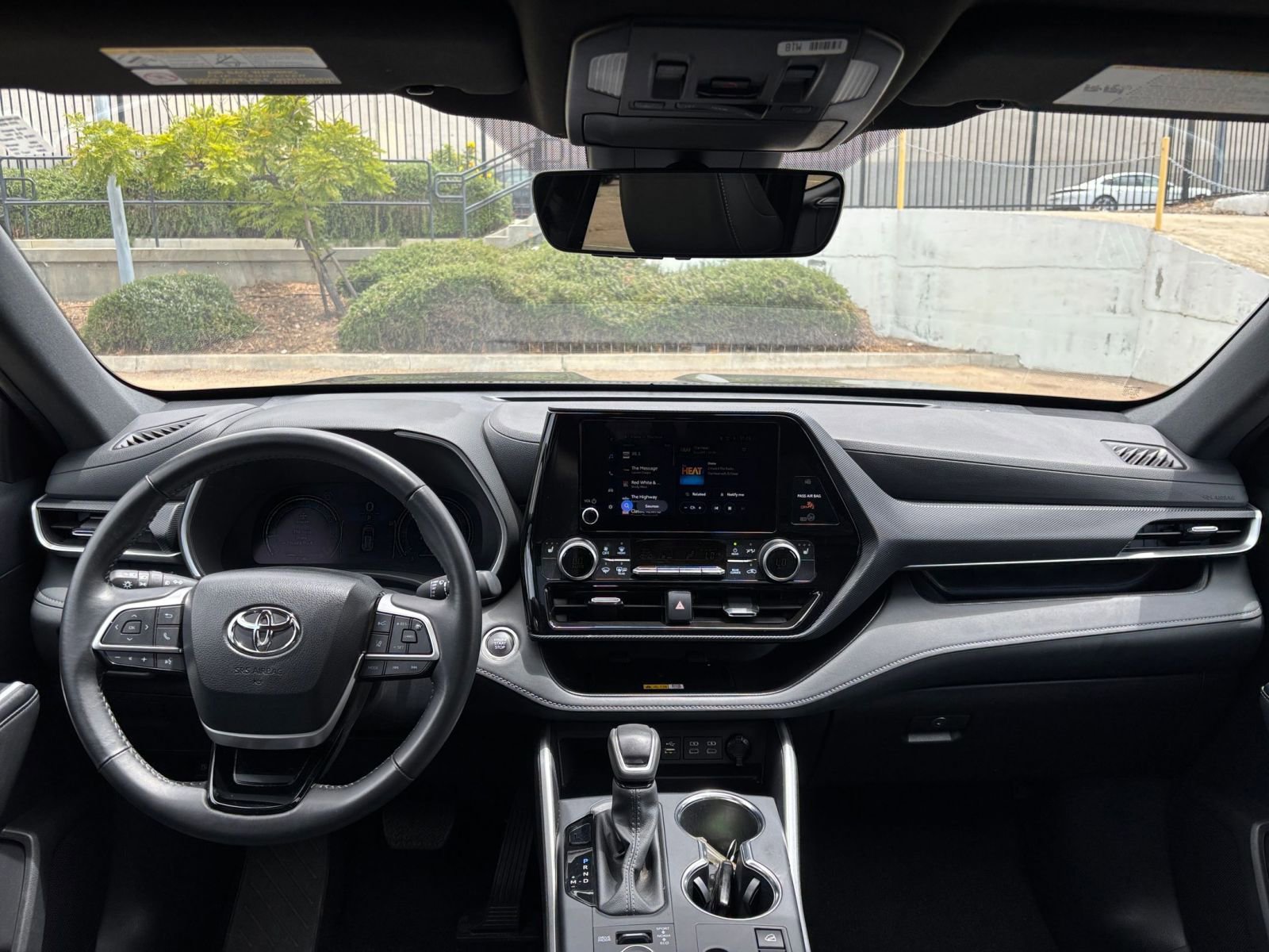 Used 2025 Toyota Highlander XSE AWD/4WD image 36
