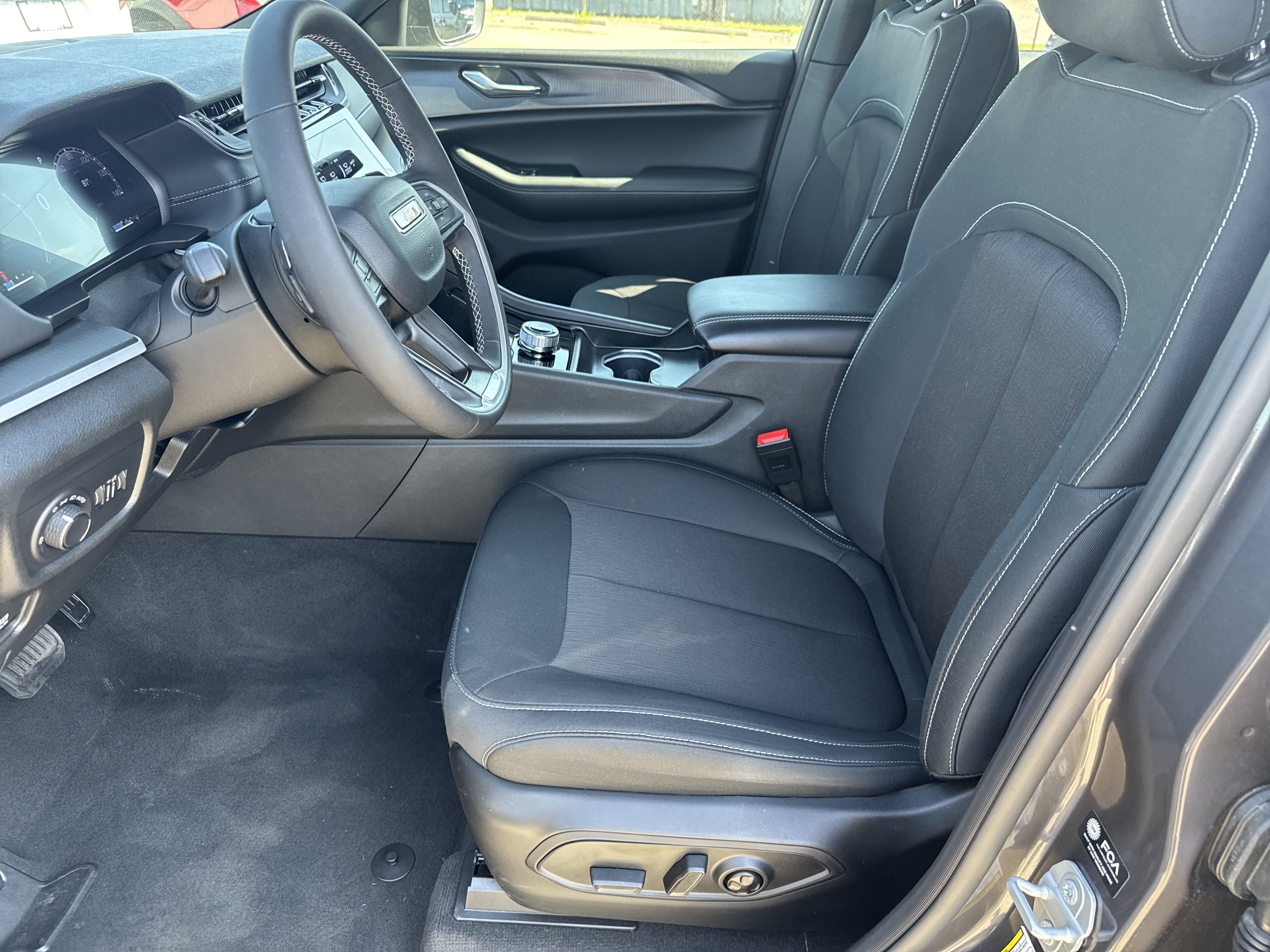 New 2025 Jeep Grand Cherokee Laredo w/ Luxury Tech Group I RWD image 5