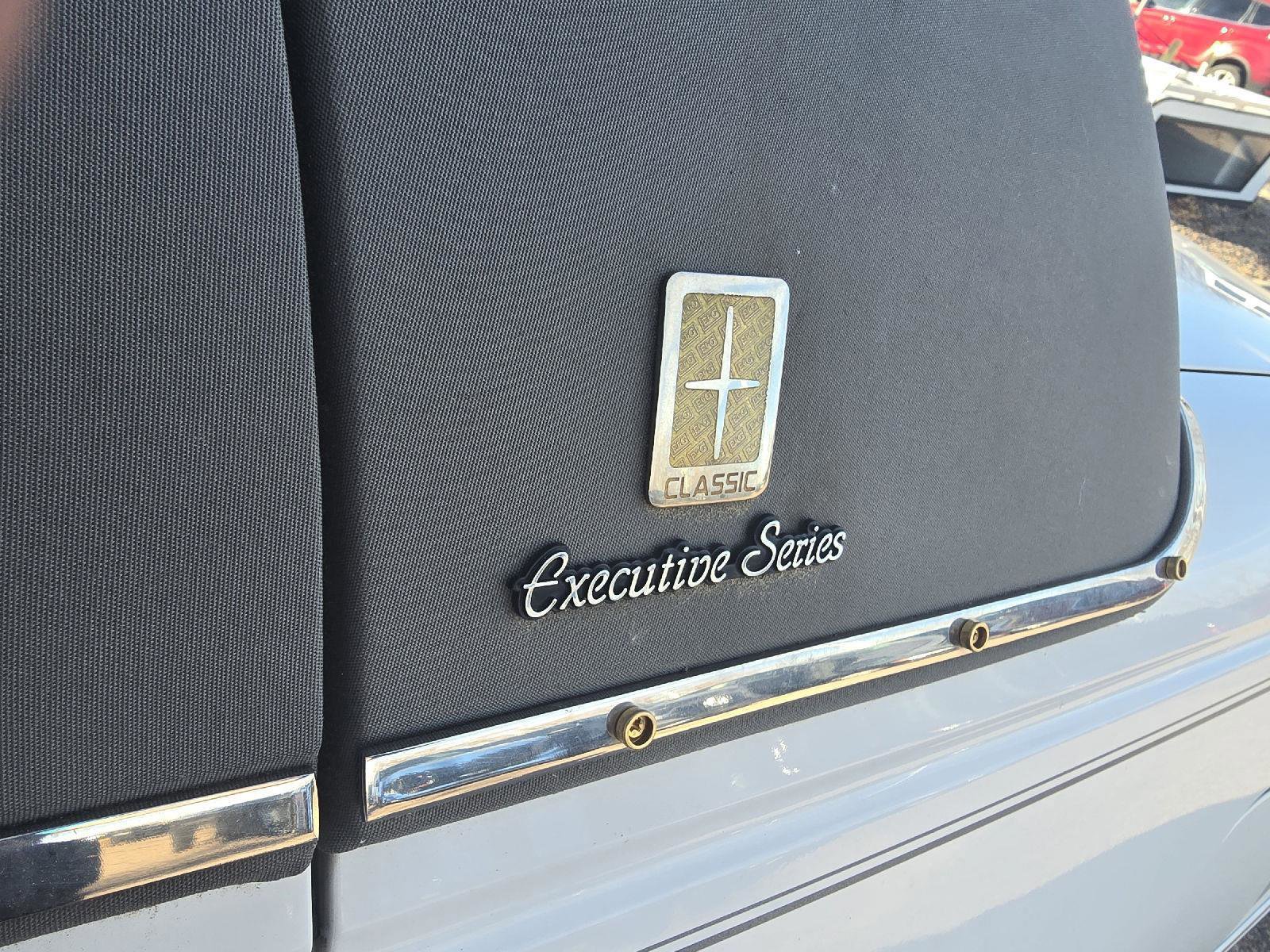 Used 1999 Lincoln Town Car Executive image 8